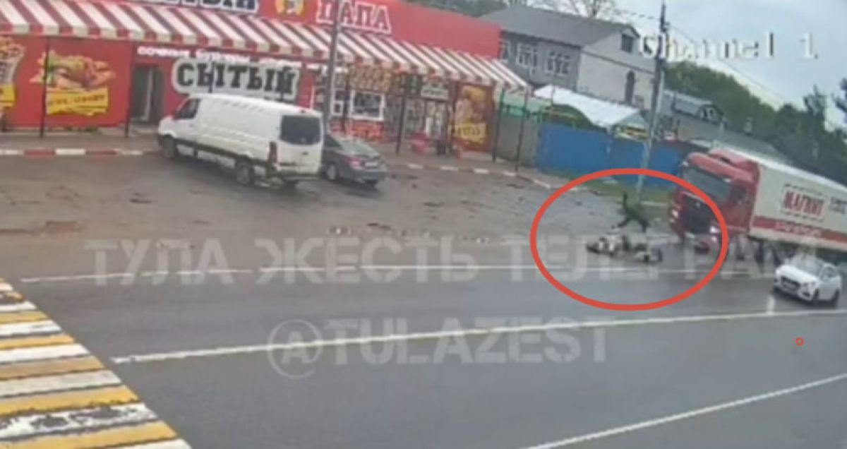 В Тульской области мотоциклист сбил пешехода Авария произошла накануне в 19:03 на 24-м километре автодороги Тула-Новомосковск Киреевского района. Подробнее Подписаться