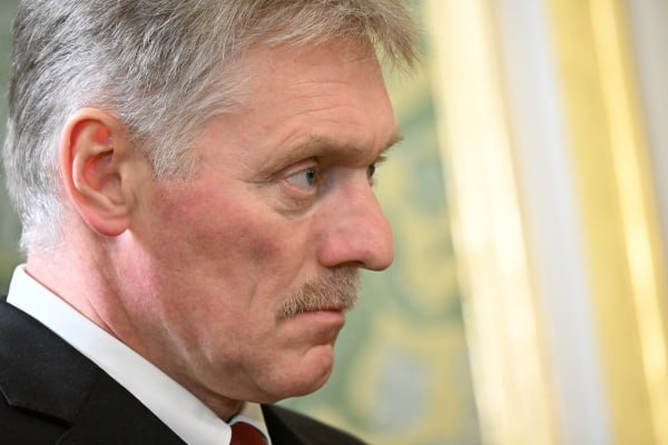 Кремль: западные СМИ при общении с Владимиром Путиным в основном не искажают его слова Речь идёт о прямых вопросах, которые задаются президенту России, сообщил его пресс-секретарь Дмитрий Песков. В разговоре с журналистом Павлом Зарубиным он отметил, что уже потом, «в плане комментариев и переработки этих новостей», возникают искажения. Песков добавил, что России необходимо доводить до западной общественности свою точку зрения и мнение главы государства. Прямое общение Путина с представителями иностранных СМИ вполне оправдано, подчеркнул представитель Кремля. Подпишись на «Говорит Москва»