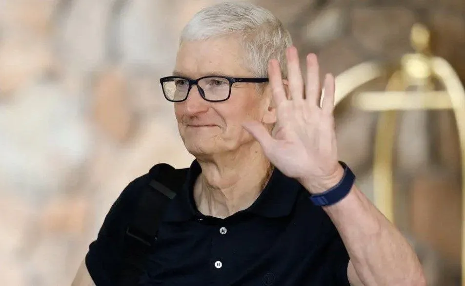 Тим Кук покидает пост гендиректора Apple после 15 лет во главе корпорации