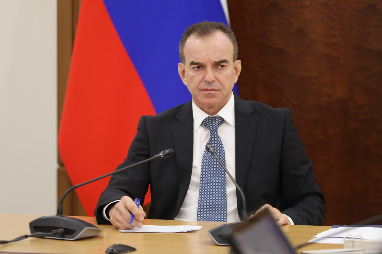 Вениамин Кондратьев назначил 9   руководителей органов исполнительной власти Краснодарского края Свои должности сохранили министр образования и науки Елена Воробьева министр здравоохранения Евгений Филиппов министр промышленной политики Дмитрий Хмелько министр транспорта и дорожного хозяйства Алексей Переверзев руководитель департамента имущественных отношений Александр Шеин руководитель департамента ветеринарии Роман Кривонос руководитель департамента информатизации и связи Станислав Завальный И о начальника управления государственной охраны объектов культурного наследия стал Алексей Соловьев Ранее он возглавлял отдел государственного надзора и административной практики управления Руководителем департамента по обеспечению деятельности мировых судей назначен Сергей Джаватханов Кубанские Новости Мы в MAX