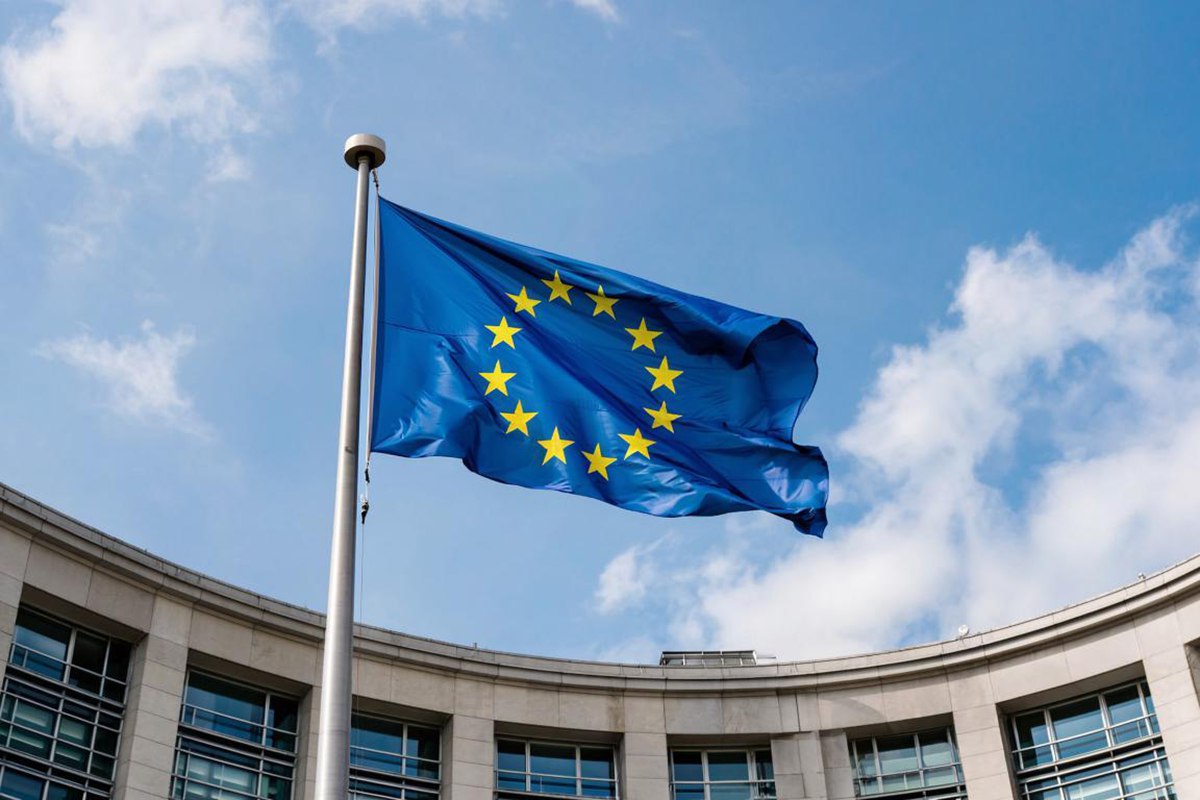 Глава Euroclear пригрозила ЕС судом за конфискацию активов России БРЮССЕЛЬ 15 ноября ФедералПресс Глава международного депозитария Euroclear в Бельгии Валери Урбен выразила готовность через суд добиваться невыполнения распоряжений Еврокомиссии ЕК и Совета ЕС если они решат конфисковать замороженные активы РФ Подробнее