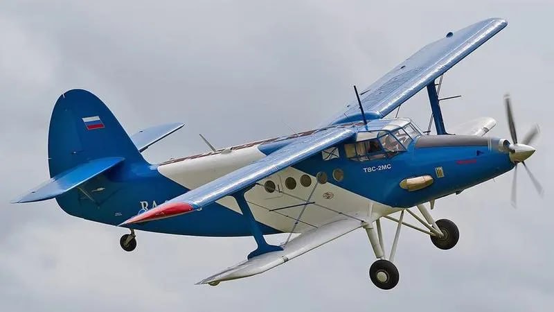 Комиавиатранс планирует использовать модификацию кукурузника АН 2 для перелетов внутри региона В следующем году компании значительно урежут бюджет и руководство предприятия рассматривает возможность взять в аренду ТВС 2МС Это современная модификация самолёта Ан 2 разработанного в 1947 году В сравнении с ним Ан 24 на которые мы жаловались в прошлые годы верх комфорта и безопасности Гаркуша