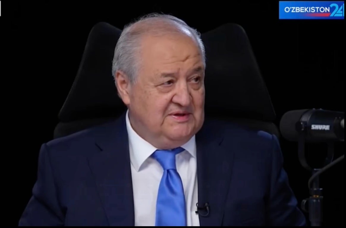 Советник президента Узбекистана Абдулазиз Камилов рассказал в подкасте Davra телеканала Узбекистан 24 о позиции страны в отношении правозащитных организаций По его словам Узбекистан готов к сотрудничеству с западными организациями но будет принимать только те рекомендации которые соответствуют национальным традициям и менталитету Если нам это подходит будем работать вместе Если это не соответствует нашему менталитету и традициям мы это не примем подчеркнул Камилов Советник президента отметил что вопросы прав человека по прежнему обсуждаются с западными партнёрами однако США стали реже поднимать эти темы При этом двери Узбекистана остаются открытыми для европейских правозащитников они могут приезжать наблюдать и давать советы Актуальные новости из Центральной Азии fergananews