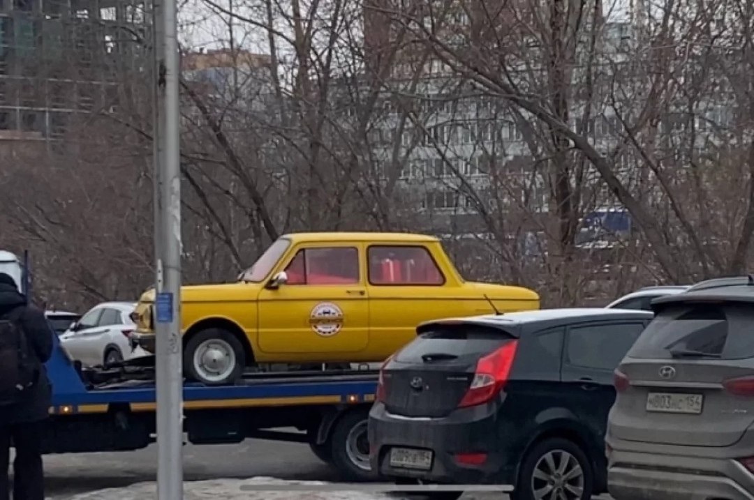 В Запорожской области планируют возобновить производство «Запорожцев»  Председатель Заксобрания региона Виктор Емельяненко рассказала ТАСС, что у завода АвтоЗАЗ есть все возможности для этого. Предприятие расположено в городе Запорожье, который находится под контролем Украины. И там есть новейший конвейер, на котором можно собирать любые автомобили. «Нужно всё освободить и забрать», — отметил политик.  фото: «АиФ-Новосибирск»