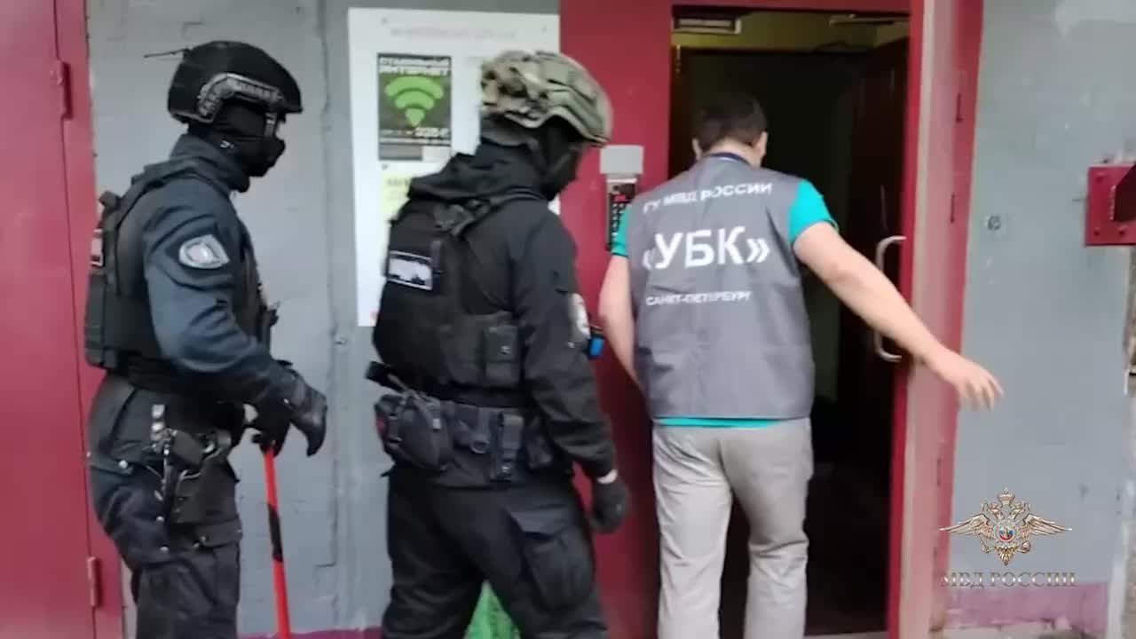 В Санкт-Петербурге задержаны шесть человек за незаконную легализацию 5000 мигрантов
