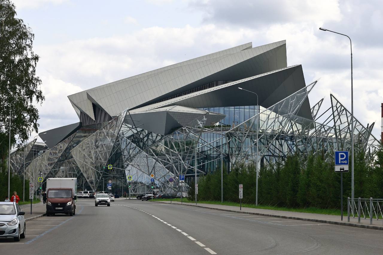 Новое здание театра Камала получило национальную премию Хрустальный Дедал Театр признали лучшим архитектурным объектом введенным в эксплуатацию   Вечерка в MAX в Telegram