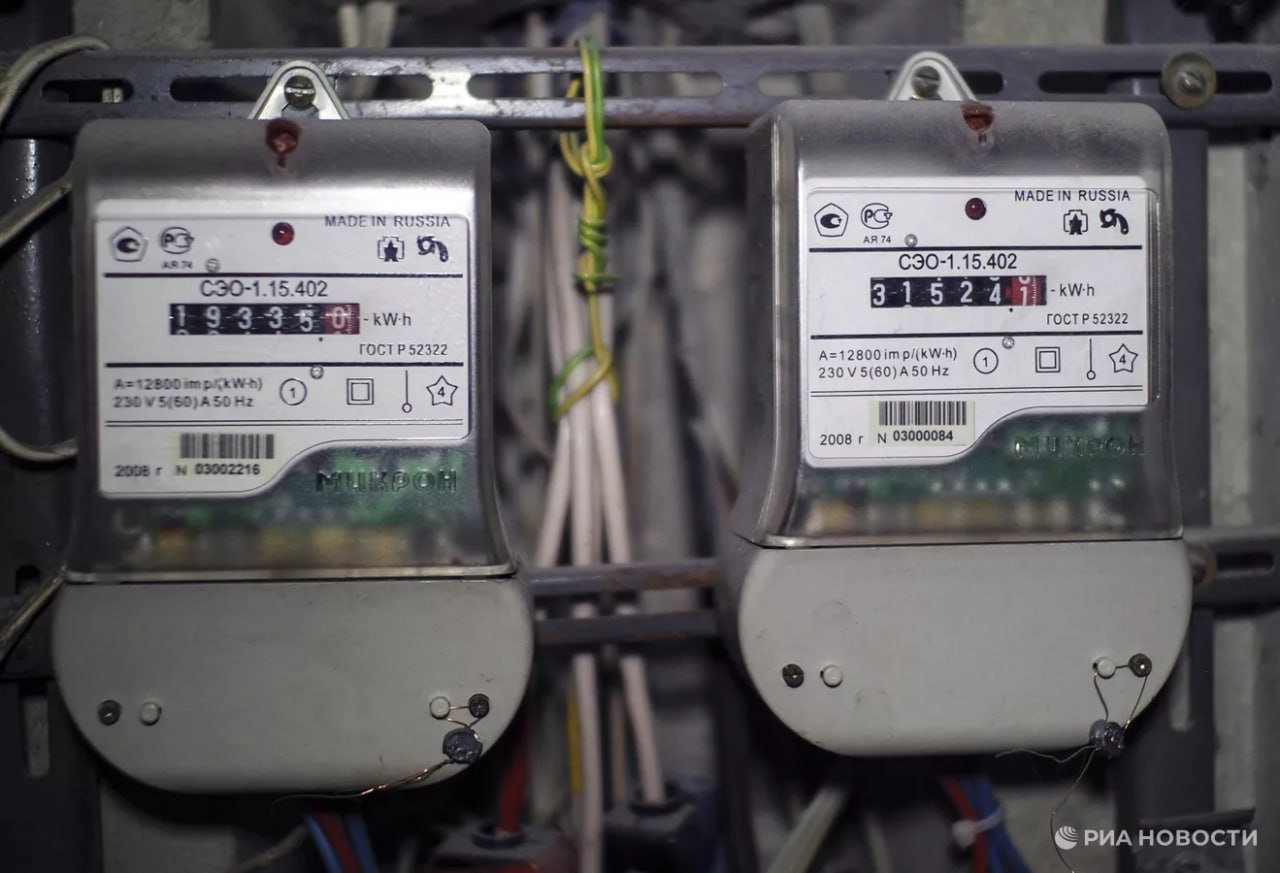 Россия вошла в тройку стран Большой двадцатки с самым дешевым электричеством в домах подсчитало РИА Новости В России оно обходится в 5 26 рубля за киловатт в час или 0 068 Дешевле только в Саудовской Аравии 0 05 и Турции 0 066 При этом дороже всего киловатт час оказался в домохозяйствах Европы в Германии 0 4 в Италии 0 37 в Великобритании 0 35 и Франции 0 26 Подписаться на РИА Новости экономика Все наши каналы