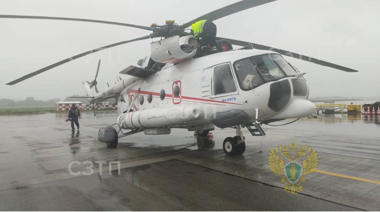 Вертолет Ми 8 экстренно сел в аэропорту Калининграда Предварительно из за проблем с двигателем На борту находились три члена экипажа и 20 пассажиров Пострадавших нет UPD наш источник уточнил что на подлете с платформы сработала сигнализация стружка в масле правого двигателя Росавиация не считает произошедшее авиаинцидентом Подписаться на tv360 I Обратная связь I Чат 360 I Наш канал в MAX