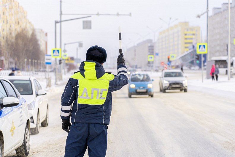 Нижневартовск лидирует по количеству пьяных ДТП  В Госавтоинспекции обнародовали статистику аварий за прошлый год. По вине нетрезвых водителей произошло 114 аварий, в которых погибли 16 человек и 117 получили травмы. Среди городов региона наибольшее число «пьяных» аварий зафиксировано в Сургуте и Нижневартовске.  В прошлом году автоинспекторы отстранили более 7000 нетрезвых водителей, из них 175 были под наркотиками, более 2000 отказались от медицинского освидетельствования. За управление автомобилем в состоянии опьянения водители лишаются прав на 1,5-2 года и получают штраф в 45 тысяч рублей.   В 2024 году 626 водителей, повторно попавшихся за вождением в нетрезвом виде, привлечены к уголовной ответственности.