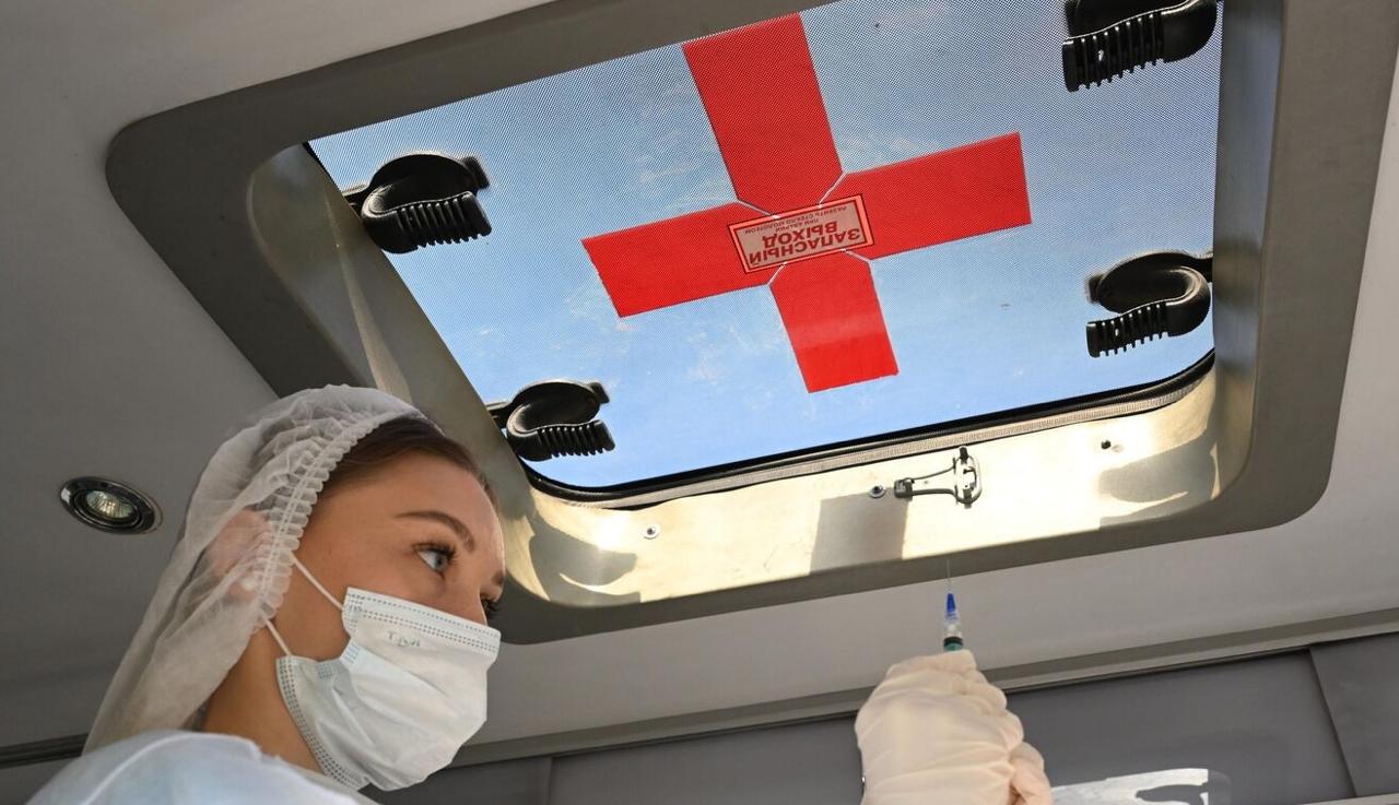 Грипп в России будут лечить девять дней Минздрав утвердил стандарт медпомощи при болезни Для диагностики предусмотрен прием у семи врачей акушера гинеколога гематолога инфекциониста кардиолога невролога пульмонолога и терапевта В список анализов вошли 27 лабораторных методов исследования Ранее срок лечения гриппа составлял 15 дней при заболевании средней степени тяжести 20 дней в случае тяжелого течения