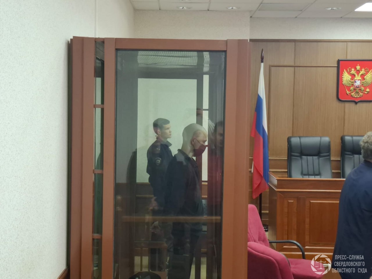 Парня напавшего на бомжей на Ленина из за детской травмы отправили в колонию Никита Манаенков набросился с кулаками и ножом на бездомных спящих на скамейке 3 апреля Один из них погиб Второго медикам удалось спасти Суд отправил 22 летнего екатеринбуржца на 17 лет в колонию строгого режима Кроме того он должен будет выплатить 1 миллион рублей пострадавшему Подпишись на КП Екатеринбург Мы в Max