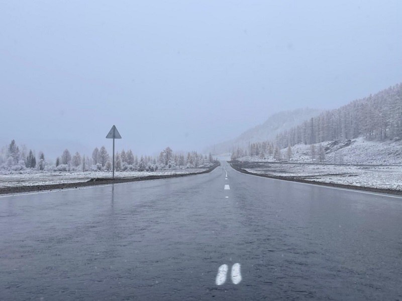 В Республике Алтай в 2026 году отремонтируют более 60 километров автодорог 59 км дорог регионального значения и 3 9 км местного значения Как сообщают в региональном правительстве в Горно Алтайске отремонтируют автомобильную дорогу к кладбищу 3 В Улаганском районе 10 километровый участок Саратан Язула Также начнется ремонт участка региональной дороги Бийск Турочак Верх Бийск Протяженность почти шесть километров В Турочаке обновят дорожное покрытие тротуары установят светофоры пешеходные дорожки и новые автобусные павильоны Через реки Аюла Ябоган и другие планируется провести капитальный ремонт мостов Работы пройдут по нацпроекту Инфраструктура для жизни Новости Алтая Подписаться  Поддержать редакцию Читать нас в MAX