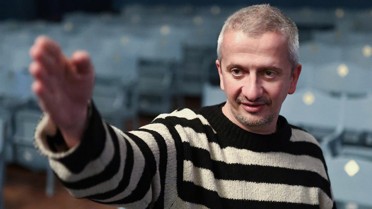 Режиссер Константин Богомолов назначен исполняющим обязанности ректора Школы студии МХАТ сообщила министр культуры Ольга Любимова Богомолов также занимает должность худрука Театра на Малой Бронной и Театра Сцены Мельников бывший театр Романа Виктюка Фото ТАСС