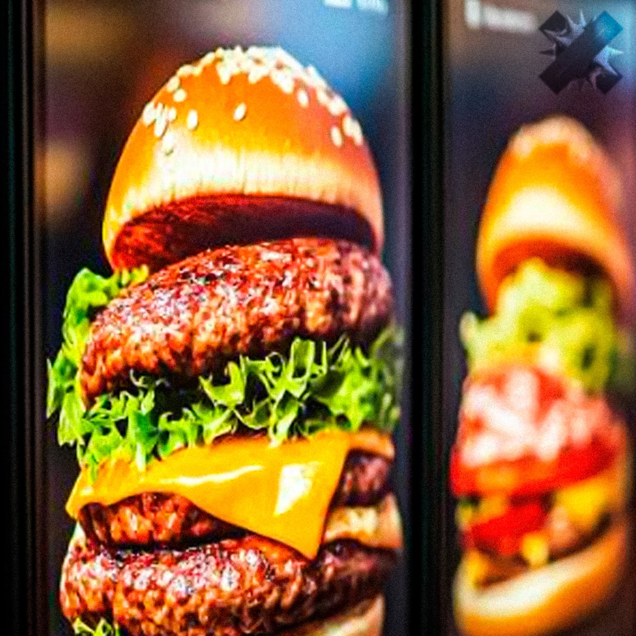 В Великобритании уберут рекламу вредной еды С 5 января в Великобритании запрещена реклама продуктов с повышенным содержанием жира соли и сахара на ТВ до 21 00 и в платной онлайн рекламe в любое время чтобы снизить детское ожирение Под ограничения попали 13 категорий менее полезных продуктов от сладких напитков и шоколада до пиццы мороженого сладких завтраков и йогуртов но только если они выходят за пороги по сахару соли и насыщенным жирам НМШ