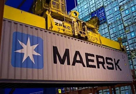 Первое судно компании Maersk, мирового лидера в сфере морских перевозок, начало движение по Северному морскому пути СМП , что сократит маршрут на 8 тысяч километров. Китайская судоходная компания NewNew Shipping также получила этим летом разрешение на проход своих контейнеровозов по российскому арктическому маршруту. Это дает возможность крупным судам, не обладающим ледовым классом, воспользоваться самым коротким маршрутом между Азией и Европой.