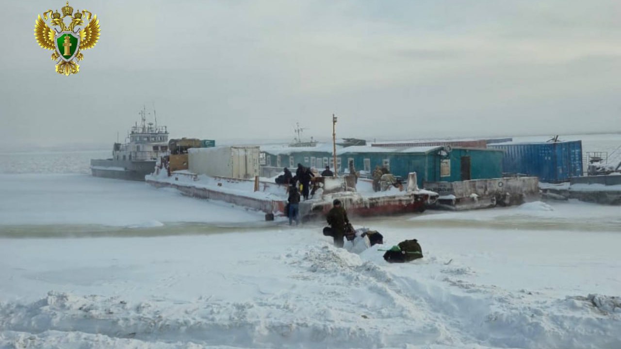 В Якутии два судна застряли во льдах на реке Лена Подробнее по ссылке на нашем сайте gtrksakha ru Подписаться