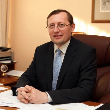Новым заместителем мэра Тюмени по социальным вопросам стал бывший свердловский замгубернатора Павел Креков Раньше этот пост занимала Дины Горковец, однако, сегодня стало известно, что она покинула этот пост. Теперь её место займёт Павел Креков. Об этом пишет URA.RU, ссылаясь на свой источник. Вчера Павел Креков заявил, что тринадцатилетняя глава его карьеры в Свердловской области, где он курировал социальную сферу, здравоохранение, культуру, образование и спорт, подошла к концу. Новости Тюмени тут СВЕТ