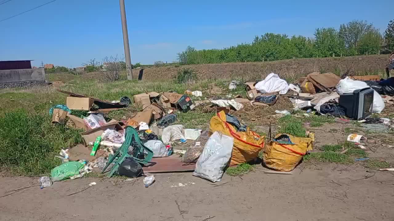 Жители Мелитополя и Снежницы жалуются на проблемы с вывозом мусора