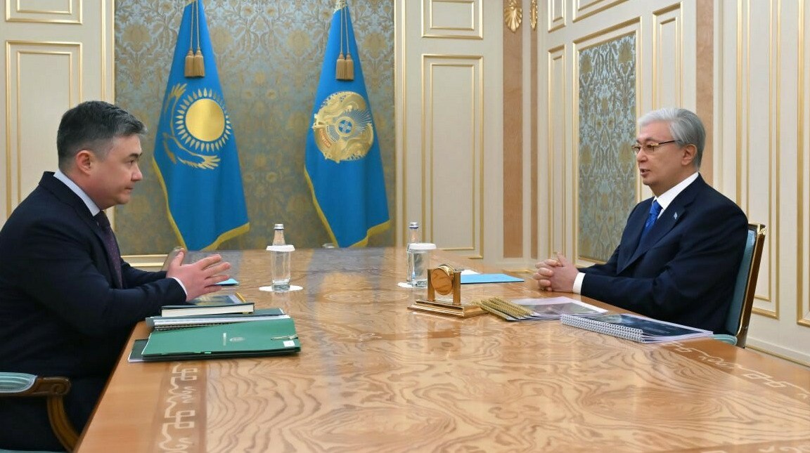 Президент обсудил с главой Нацбанка экономику и планы на 2026 год Президент Казахстана провел встречу с председателем Национального банка Тимуром Сулейменовым и заслушал отчет о состоянии экономики и финансовой системы страны передает ArbatMedia   Прислать новость