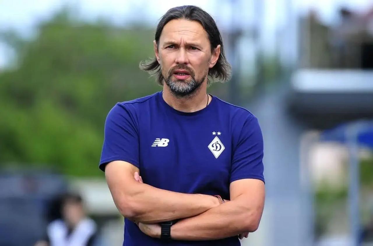 Новым главным тренером Динамо назначен Игорь Костюк который был исполняющим обязанности после увольнения Александра Шовковского Под его руководством Динамо одержало две победы и дважды проиграло В УПЛ команда идет на четвертом месте из Лиги конференций вылетела Как футболист Костюк выступал за сборную Украины играл за Динамо Ворсклу киевские Арсенал и ЦСКА Сайт Страна X Twitter Прислать новость фото видео Реклама на канале Помощь