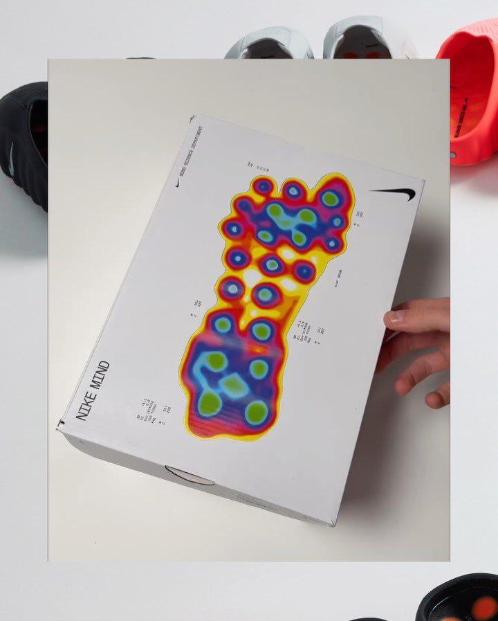 Nike показала умные кроссовки которые снимают тревожность и помогают фокусироваться Такого эффекта удалось достичь благодаря пенным шарикам на подошве Они разгоняют кровь которая дополнительно стимулирует мозговую деятельность Модели Mind 001 и Mind 002 уже поступили в продажу цены начинаются от 95 около 7500 рублей лайк тапочкам JDMax style