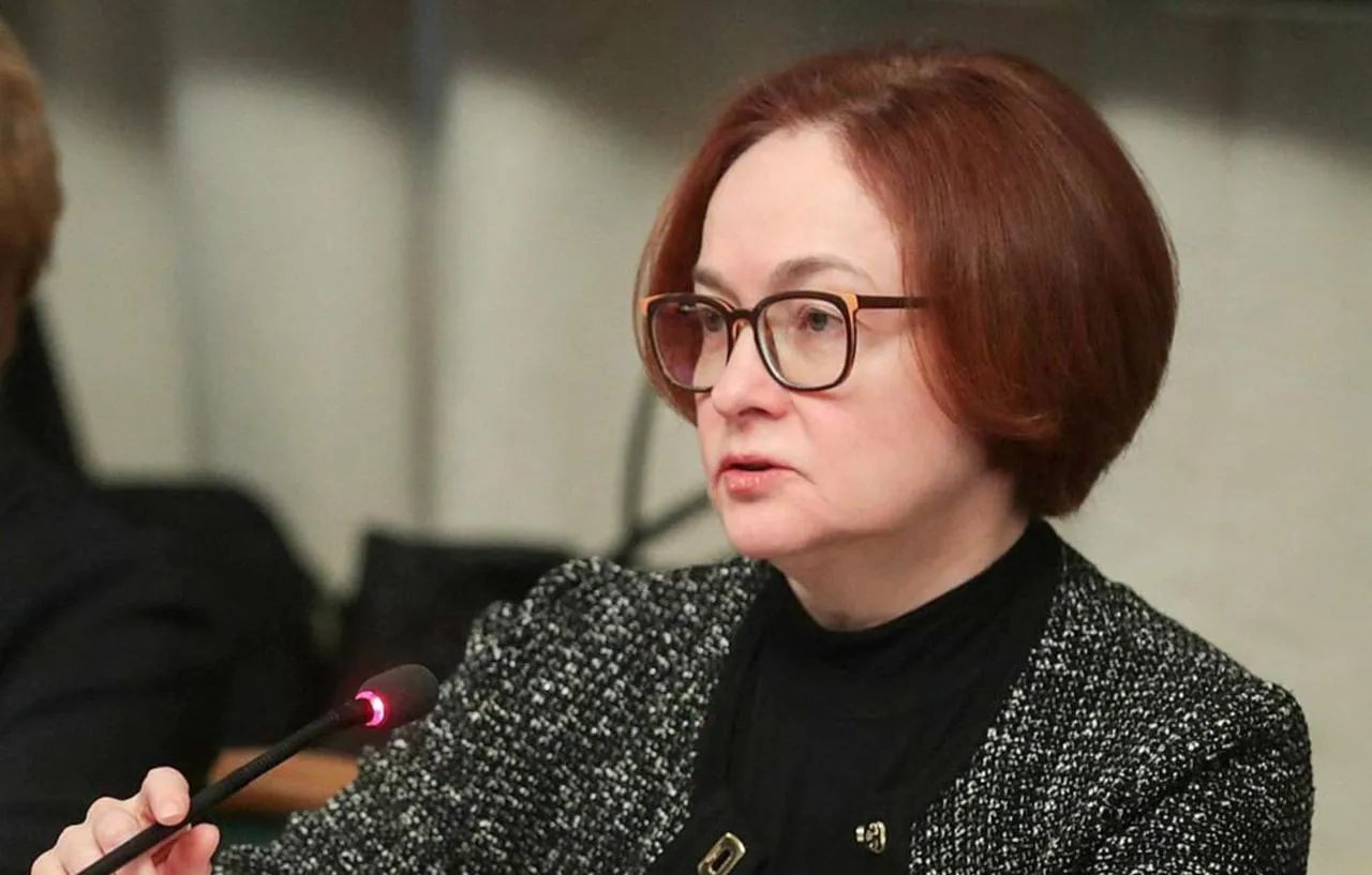 Глава ЦБ РФ Эльвира Набиуллина прокомментировала претензии относительно замедления темпов роста российской экономики Она подчеркнула что подобные обвинения необоснованны поскольку у регулятора фактически отсутствует альтернатива текущей политике Набиуллина пояснила что хотя перегрев экономики не всегда очевиден имеющиеся данные указывают на существенный дисбаланс когда спрос значительно опережает предложение Россия Подписаться на Pravda ru Подписаться на Pravda ru в MAX