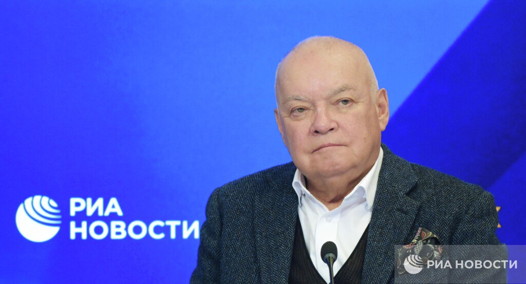 Генеральный директор МИА «Россия сегодня» Дмитрий Киселев прокомментировал отказ в аккредитации журналистам агентства на ОИ-2026 «Мотивировка отказа — выдача аккредитации только профильным СМИ, выглядит явной натяжкой, так как РИА Новости всегда занимало лидирующие позиции в освещении крупных спортивных событий — будь то Олимпийские игры или Чемпионат мира по футболу. Не хочется думать, что это окончательное решение, но пока оно выглядит мелочным и глубоко неспортивным».