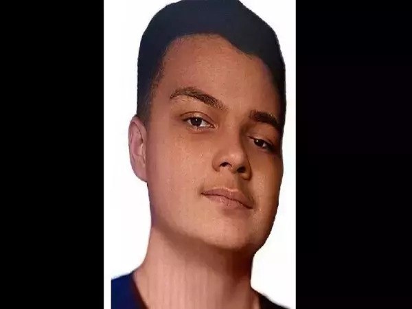 В Ростове-на-Дону нашли живым пропавшего без вести 19-летнего парня. О местонахождении Василия Туркина ничего не было известно с 15 июля.  В тот день он ушел из дома в неизвестном направлении. Василий перестал отвечать на сообщения и звонки близких. Тогда родственники обратились в полицию с заявлением. Также к поискам подключились волонтеры.  Вечером 4 августа добровольцы сообщили, что парня нашли живым. Где все это время был Василий, не сообщается.