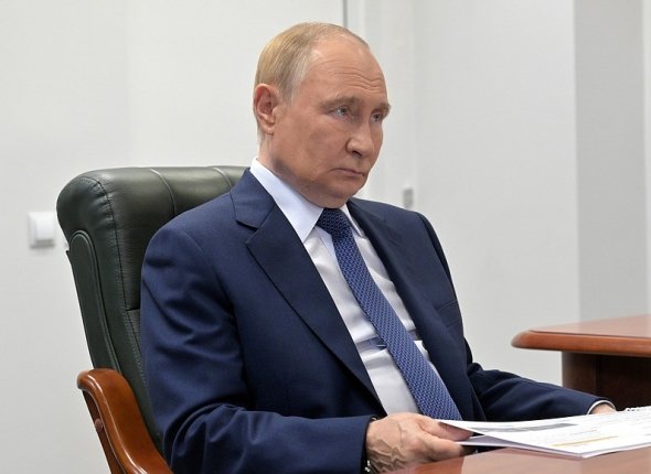В США рассекретили беседу Клинтона с Путиным о вступлении РФ в НАТО Глава России не увидел искреннего желания членов блока пойти на сближение с Россией Читать подробнее на сайте