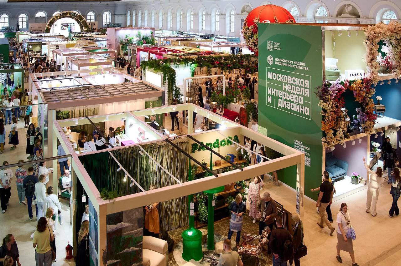 Московская неделя интерьера и дизайна на ВДНХ С 11 по 14 декабря в павильонах 55 и 57 ВДНХ состоится долгожданное событие сезона в индустрии интерьера и дизайна Центральная тема выставки Москва столица дизайна В экспозиции выставки участники исследуют связь между историческим наследием и современными инновациями формирующими будущее отрасли Специальный проект недели стенды которые были созданы под кураторством известных представителей индустрии или медиакультуры Вход свободный по предварительной регистрации Подробнее о Московской неделе интерьера и дизайна читайте на сайте Я люблю Москву интереснаямосква Подписывайтесь на Мэра Москвы Департамент культуры и Я люблю Москву в МАХ