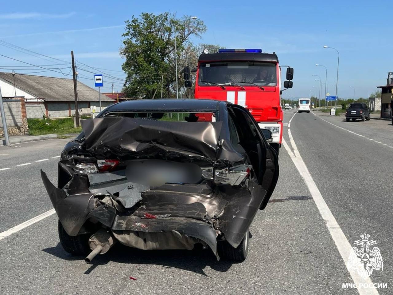 Мужчина пострадал в массовом ДТП в Северной Осетии  Два легковых автомобиля марок «Лада Веста», «Лада Нива» и грузовая «Газель» столкнулись во Владикавказе, сообщает МЧС по Северной Осетии.  В результате ДТП пострадал 66-летний мужчина, он доставлен в РКБ, уточняется в сообщении. Крылья