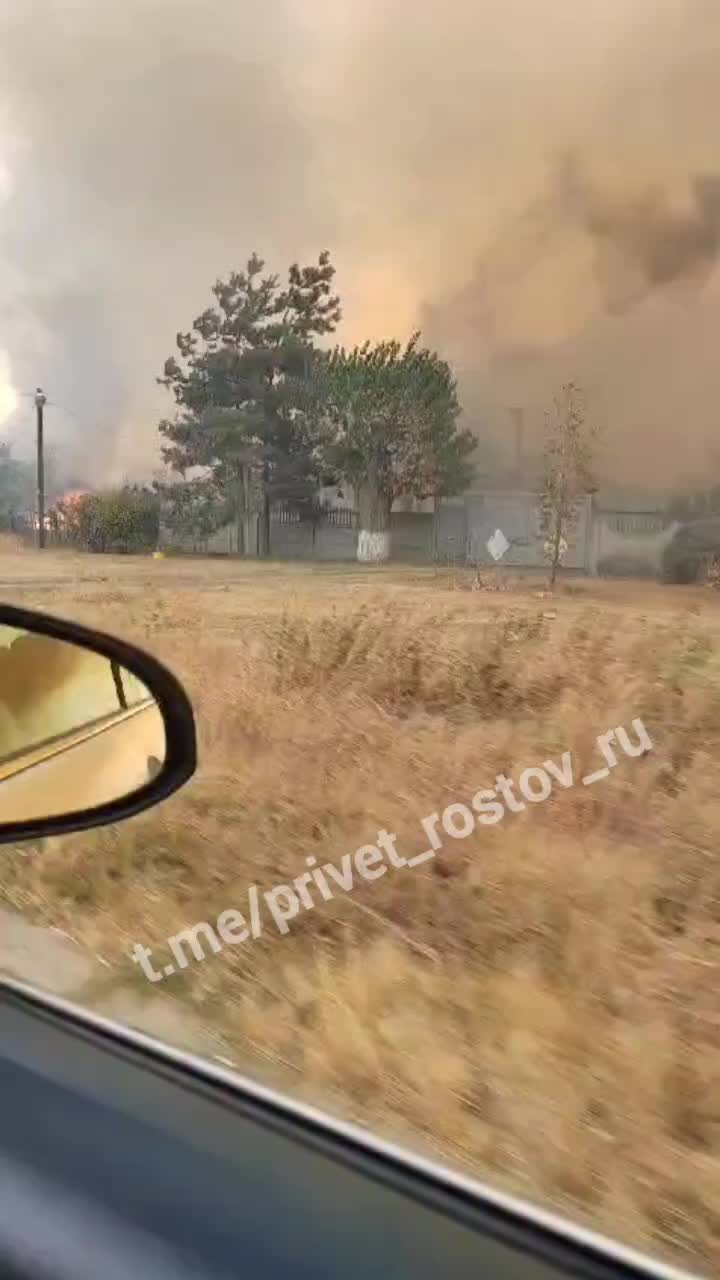 Пожар в Ростове: возгорание строительного мусора и заброшенного дома