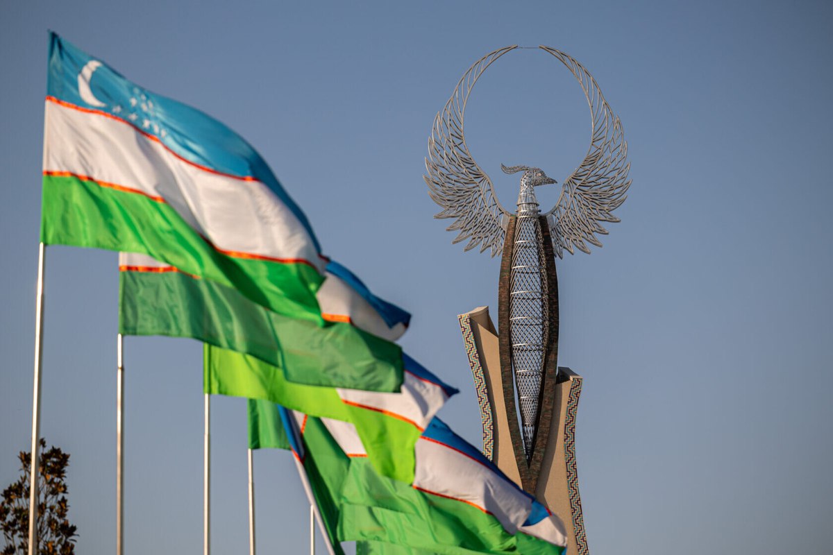 Иностранцы в Узбекистане будут становиться налоговыми резидентами при пребывании в стране более 30 дней в течение года вместо 183 Кроме того их могут освободить от уплаты НДФЛ при оплате спецсбора либо открытии счёта в местном банке или криптокошелька Соответствующий закон вступит в силу 1 января 2026 года vc ru migration 2259971