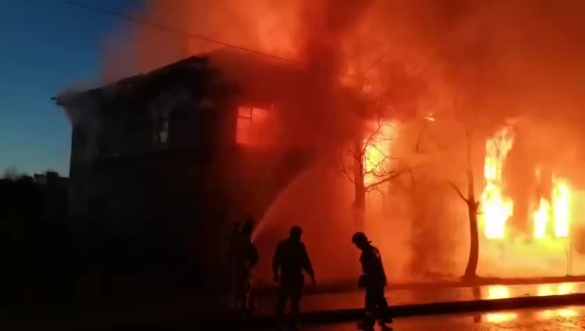 Пожар в Онеге: ликвидирован огонь в нежилом доме на улице Козлова