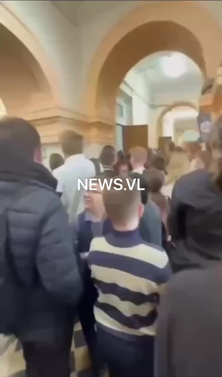 Проверка инцидента с давкой в школе 9 Владивостока