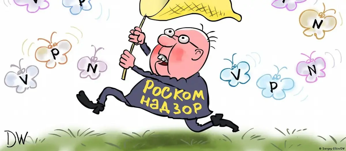 VPN в России стали массовым явлением ими пользуются уже более трети жителей Данные опроса Russian Field фиксируют рост осведомленности россиян о VPN с 65 годом ранее до 74 При этом пользуется этими сервисами 40 опрошенных И лишь около 25 россиян вообще не в курсе что это такое Наиболее активно VPN используют молодые люди в группе 18 29 лет доля пользователей достигает 61 среди 30 44 летних около половины Больше всего пользователей у VPN в крупных городах Особенно в Москве и Санкт Петербурге Классический эффект запрета чем больше ограничений тем быстрее инструмент из для продвинутых превращается в необходимость Вспомните себя Блокировки начались уже не 10 лет как даже но VPN активно использовать наверняка стали лишь в последние 4 года