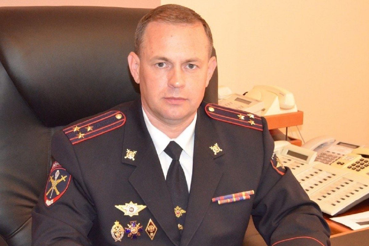 Бывший тульский начальник УВД Щекинского района Свинов снова изменит место работы Начальника Управления Министерства внутренних дел РФ по Курганской области Дмитрия Свинова планируют перевести на новое место работы в Волгоград. Об этом сообщает «Бизнес-журнал: Урал». ↗ Прислать новость Подписаться