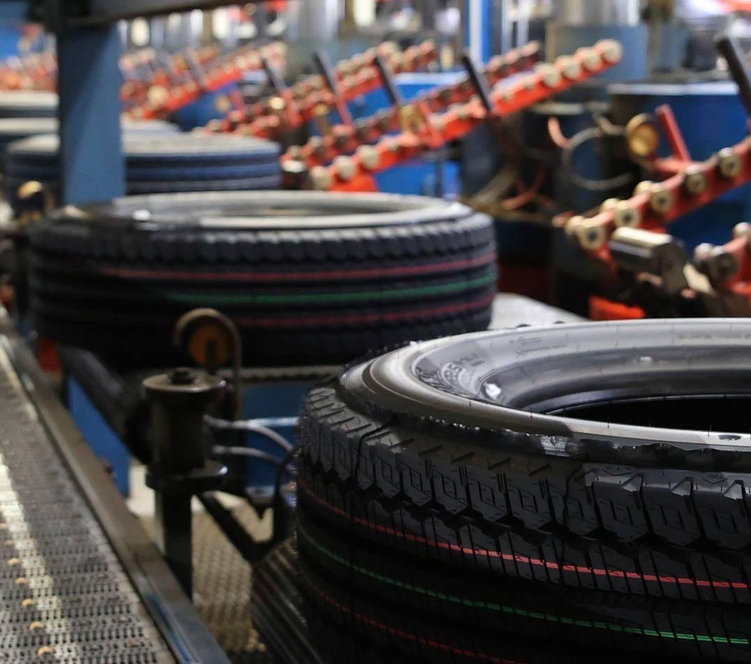 Экосбор в России увеличит цену шин вдвое Власти намерены вдвое повысить экосбор на шины чтобы ограничить импорт опасной продукции и уменьшить уровень канцерогенов в окружающей среде Для отечественных производителей это не станет серьезной проблемой поскольку лишь 11 их продукции не соответствует нормам А вот у импортных шин особенно из Китая около 40 относятся к опасным Теперь экосбор может достигнуть 389 тыс за тонну что приведет к удорожанию комплектов шин для легковых автомобилей на 3000 а для внедорожников до 5500 Оглядываемся на велосипеды TechGPTNews