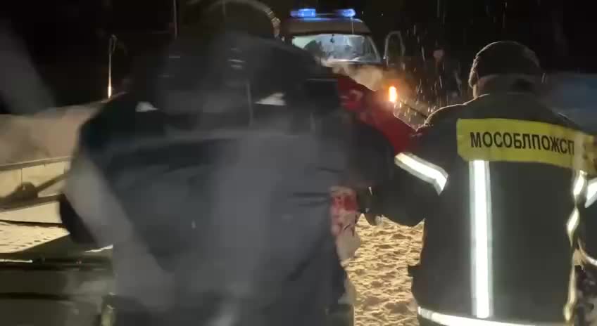 Спасатели МЧС эвакуировали замерзавшего мужчину в Минском районе