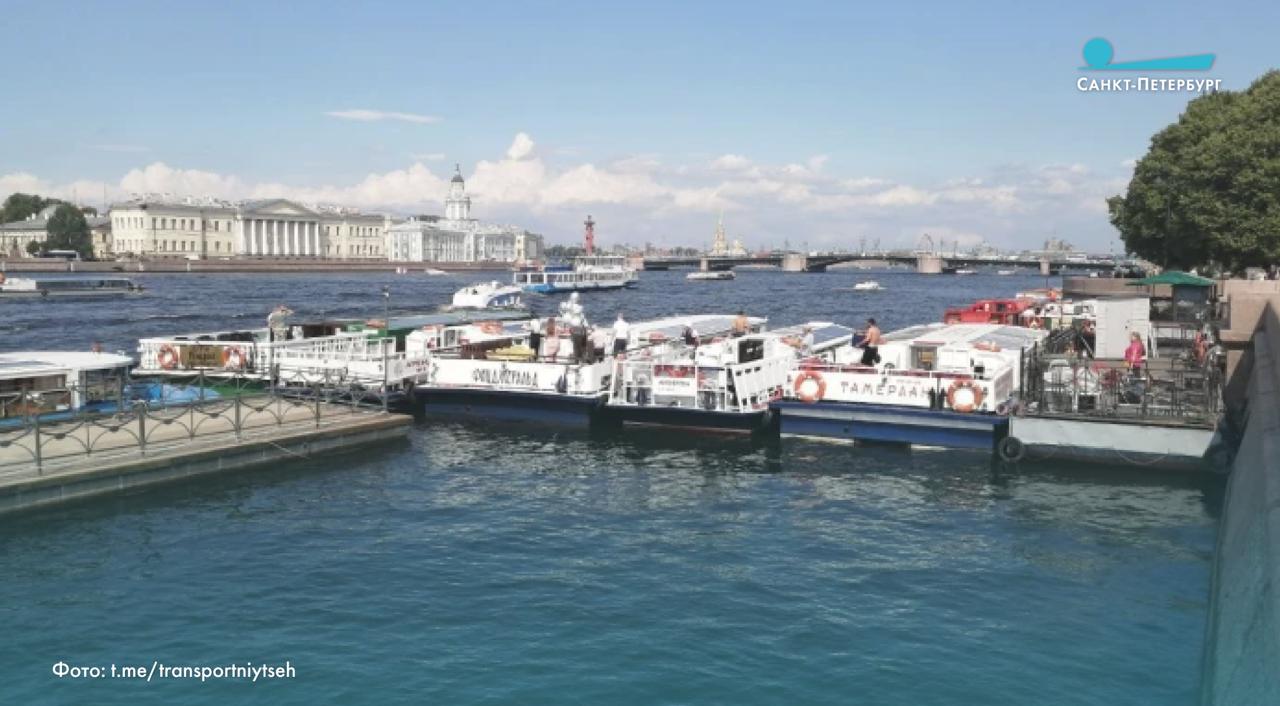 В навигационный сезон в Петербурге открыли 22 новых водных маршрута а общее число причалов достигло 143 На Карповке заработал новый причал отсюда можно отправиться на прогулки Утренняя Карповка Елагин остров с воды или воспользоваться Водным такси Сейчас в распоряжении жителей и туристов 143 причала из которых 20 городских В Кронштадте ведутся работы по созданию нового причала Летняя пристань Подписывайтесь на Главное в Телеграм ВКонтакте Одноклассниках MAX