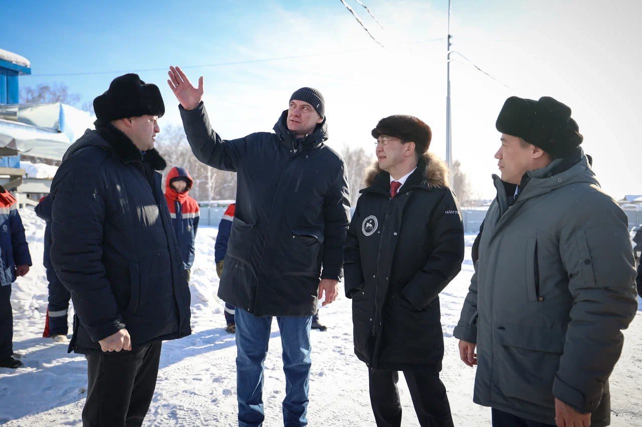 В селе Алтанцы Якутии готовится к вводу очистная станция  Глава Якутии Айсен Николаев проверил строительство системы водоснабжения в Алтанцах. Новый объект обеспечит качественной питьевой водой все село с населением свыше 700 человек. Об этом пишет пресс-служба главы и правительства республики.  Готовность объекта достигла 99%, разрешение на ввод станции по результатам экспертизы будет получено уже на следующей неделе.  «Этот замечательный объект мы введём в работу как подарок к 8 марта. В запускаемой системе водоснабжения применены новые технологии, которые позволят обеспечить жителей села очищенной питьевой водой высокого качества»,  — сказал Айсен Николаев.    Все новости   #Яестьновость   Обсудить