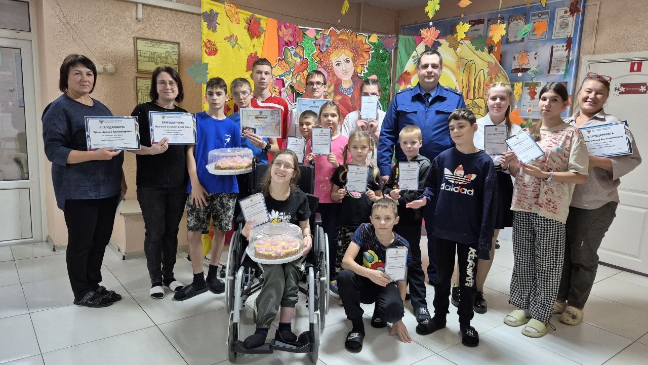 Воспитанники Детского дома 2 стали победителями областного этапа конкурса рисунков Вместе против коррупции В рамках организованного Биробиджанской прокуратурой конкурса посвященного борьбе с коррупцией воспитанники и педагоги Детского дома 2 показали высокие творческие достижения Из представленных работ пять были отмечены жюри и выбраны для дальнейшего участия в финальном этапе конкурса Торжественное мероприятие завершилось наградой всех участников конкурса каждый получил заслуженные дипломы и подарки Max ВK ОK Telegram Прислать новость