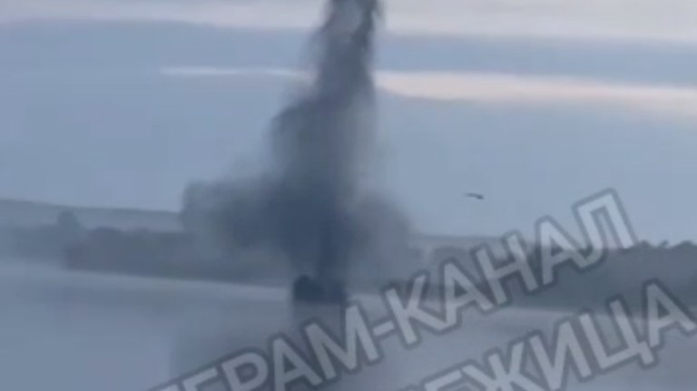 В Брянске украинский БПЛА спикировал в озеро Орлик и взорвался Происшествие сняли на видео рыбаки. ƃℾ подписаться прислать новость