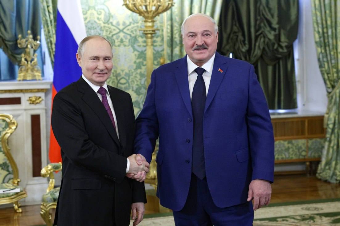 Минск готов принять переговоры по Украине Об этом сообщил Лукашенко на встрече с Путиным в Бишкеке Главное со встречи президентов Россия и Белоруссия выполнили более трети планов по строительству Союзного государства Товарооборот России и Белоруссии составляет свыше 50 млрд   Подпишитесь на Абзац TG VK Дзен MAX Rutube