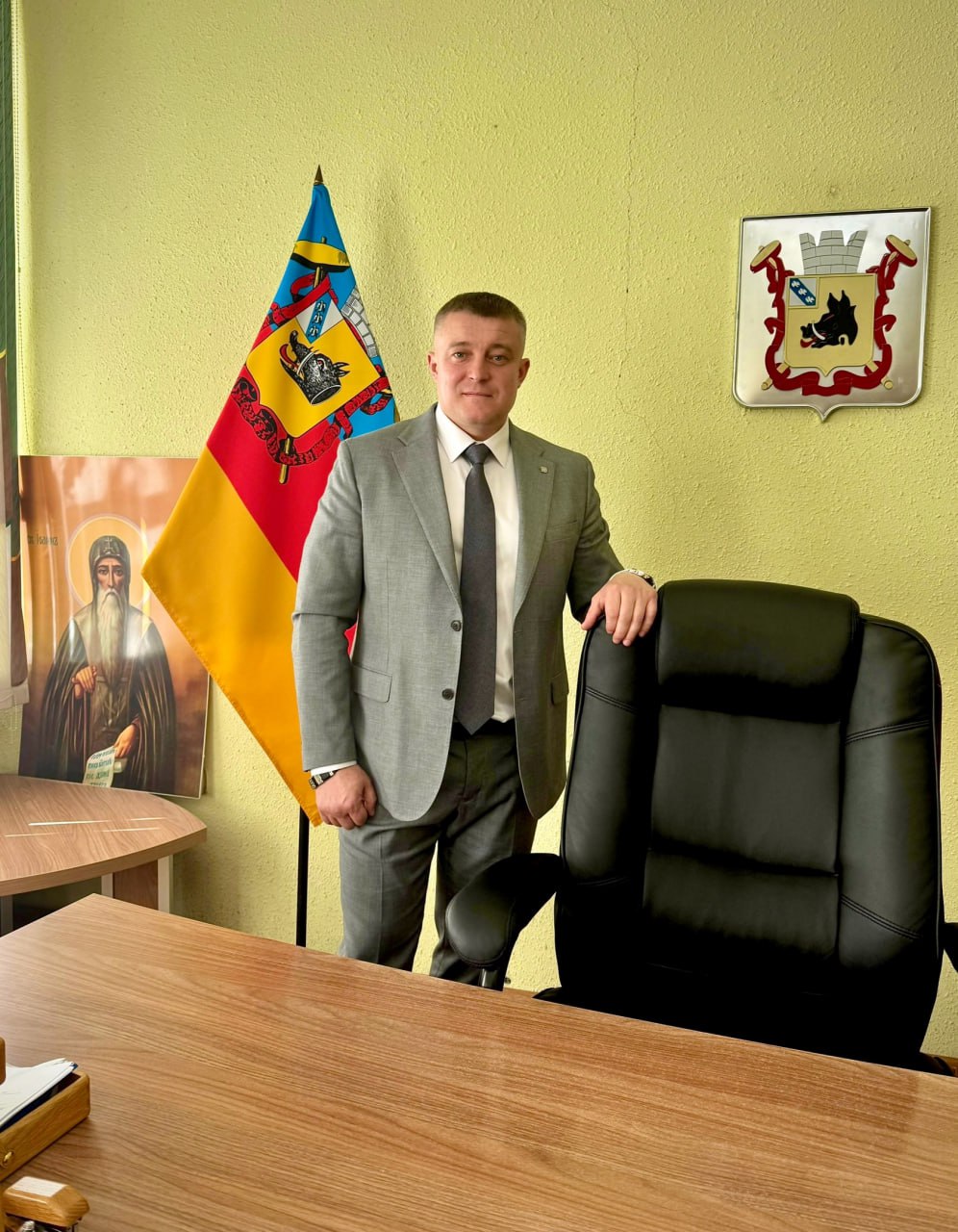 Сергей Курносов остался на посту мэра Рыльска. Он вступил в должность главы города в 2020 году, сменив ушедшего в отставку Дмитрия Великодного. Вчера на заседании Рыльской городской Думы Курносова переизбрали. Курская Telega / Прислать новость