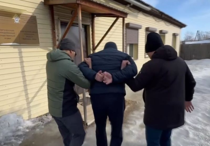 Экс-главе района в Бурятии светит второй приговор Следственный комитет Бурятии завершил расследование уголовного дела в отношении бывшего главы Баргузинского района Михаила Мишурина. Он обвиняется в превышении должностных полномочий из корыстной заинтересованности. Сейчас дело передано на рассмотрение в суд. Ранее Мишурина уже осудили по другому уголовному делу - за подделку документа. #Бурятия Подробности в «Номер один» Сообщить нам свою новость можно по кнопке: Письмо в редакцию