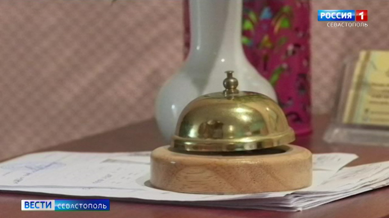 С 1 сентября вступают в силу новые требования для объектов размещения. Все гостиницы, хостелы и аналогичные заведения обязаны зарегистрироваться в Федеральном реестре туристских объектов и пройти классификацию. Без этого их деятельность будет признана незаконной. На данный момент зарегистрировано уже 80 гостиниц. Управление туризма активно поддерживает отельеров в процессе регистрации, предоставляя необходимую помощь и консультации. Подробнее Вести Севастополь