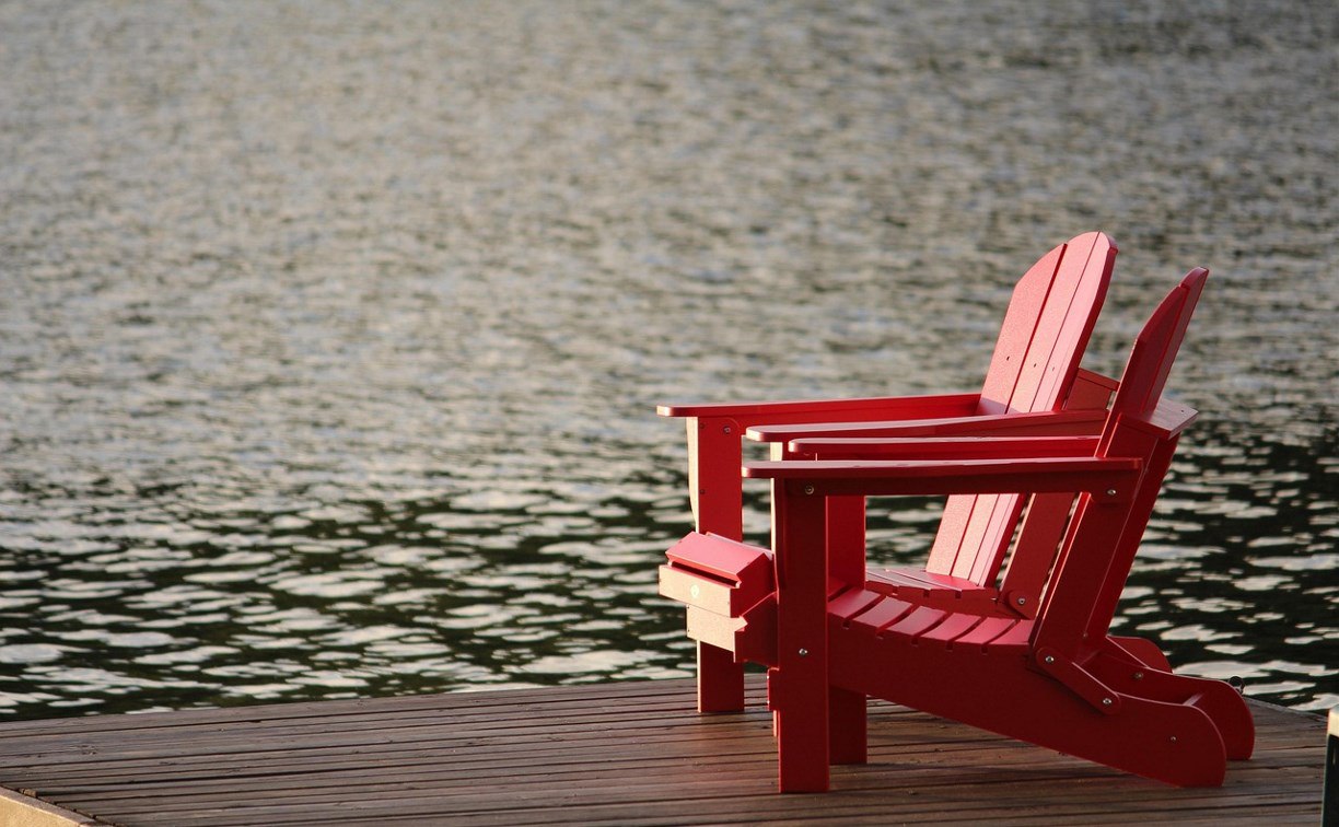 Дополнительный отпуск предложили ввести для предпенсионеров и пенсионеров Сотрудникам предпенсионного возраста и работающим пенсионерам предложили предоставлять дополнительный оплачиваемый отпуск продолжительностью в 5 дней Законопроект разработала группа депутатов Госдумы во главе с Леонидом Слуцким пишет Парламентская газета По его словам дополнительный отпуск даст возможность восстановить силы сохранить здоровье и продолжить заниматься любимым делом без перегрузок