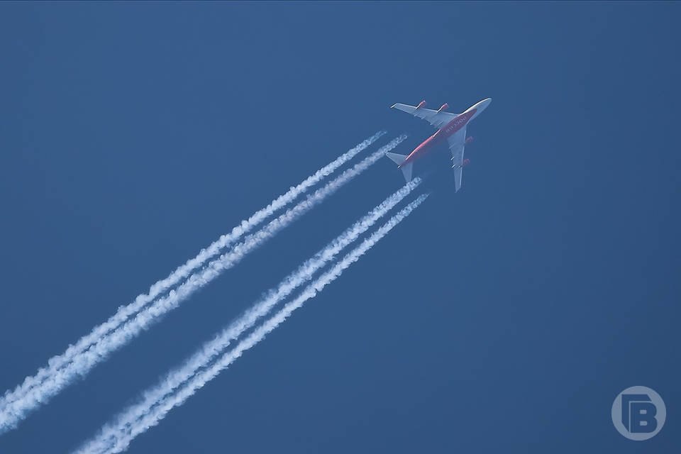 В Волгограде на 10 часов задержали вылет самолета в Москву С большим опозданием еще один борт отправился в Новосибирск В аэропорту Волгограда сегодня спустя свыше 10 часов ожидания вылетели в Москву пассажиры вечернего рейса Как сообщают Городские вести со ссылкой на онлайн табло воздушной гавани еще один борт отправился в Новосибирск с восьмичасовым опозданием Напомним вечером в воскресенье Росавиация ввела ограничения на работу аэропорта Волгограда которые были отменены сегодня около 03 00 Минобороны накануне вечером заявило о перехвате в регионе одного беспилотника