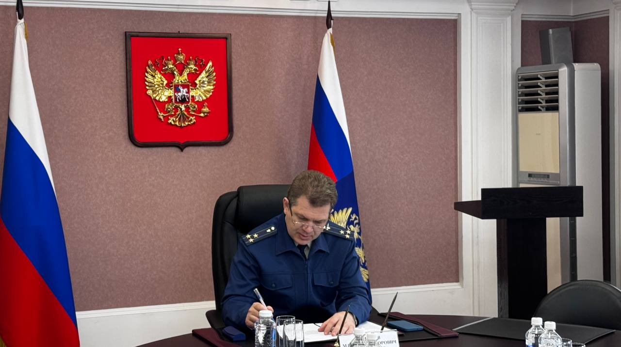 Исполняющий обязанности Восточно-Сибирского транспортного прокурора провел личный прием граждан И.о. Восточно-Сибирского транспортного прокурора Максим Гришаев провел личный прием граждан по социальным вопросам. К нему обратились жители Иркутска, Усть-Кута, Улан-Удэ, Читы, Свободного, Благовещенска и Якутска. Заявителей волновали вопросы обеспечения доступности для маломобильных граждан объектов транспортной инфраструктуры, в том числе пассажирских платформ, вокзалов и причалов, отсутствие необходимых медикаментов аптеках ЧУЗ РЖД-медицина и иные вопросы. Представитель Тайшетской городской организации «Всероссийское общество инвалидов» пожаловалась на отсутствие парковки для инвалидов у поликлиники ЧУЗ «РЖД-Медицина г. Тайшета». По всем поступившим обращениям организованы проверки, при наличии оснований будет принят комплекс мер прокурорского реагирования. Результаты проверок взяты на личный контроль Максима Гришаева.